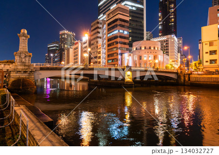 《大阪府》難波橋・中之島の夜景 《大阪府》難波橋・中之島の夜景 134032727