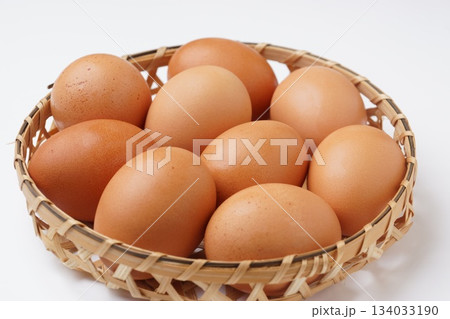 新鮮な卵 134033190