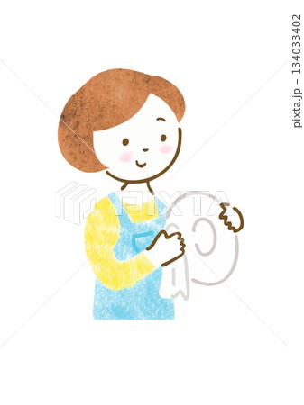 お皿を拭くエプロン姿の女性のイラスト 134033402