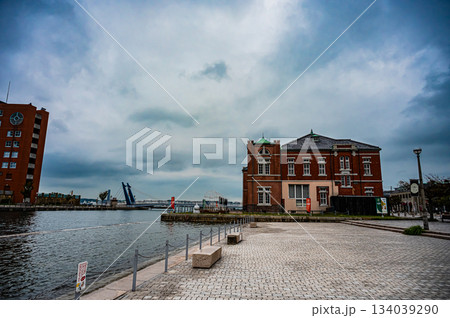 福岡県・門司港レトロの歴史ある町並み 134039290