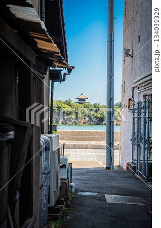 広島県・鞆の浦の歴史ある港町の風景 広島県・鞆の浦の歴史ある港町の風景 134039329