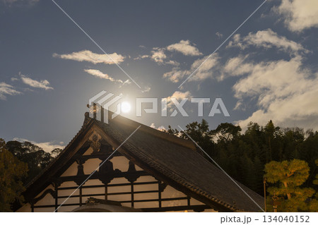 晩秋の東福寺　満月と庫裡　京都府京都市 134040152