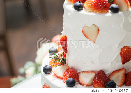 苺が沢山のった大きなクリームケーキの画像 ウェデイングケーキ 苺が沢山のった大きなクリームケーキの画像 ウェデイングケーキ 134040477