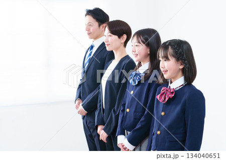 家族 親子 入学式 卒業式 小学生 中学生 家族 親子 入学式 卒業式 小学生 中学生 134040651