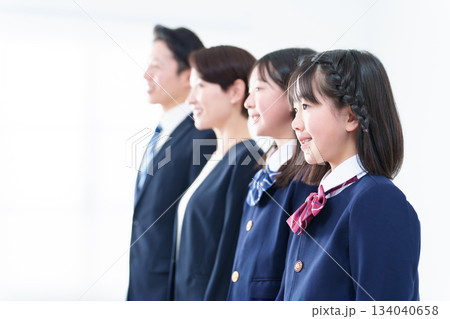 家族 親子 入学式 卒業式 小学生 中学生 家族 親子 入学式 卒業式 小学生 中学生 134040658