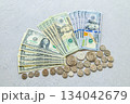 100・20・1ドル札とUSコインのフラットレイ1 134042679