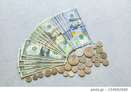 100・20・1ドル札とUSコインのフラットレイ2 134042680