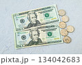 20ドル札とUSコインのフラットレイ1 134042683