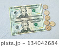 20ドル札とUSコインのフラットレイ2 134042684