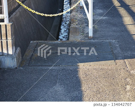 排水溝　受水桝のセメント蓋　B 134042707