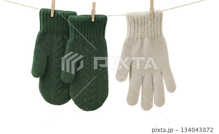 冬のニット手袋(背景透過) 冬のニット手袋(背景透過) 134043872