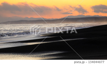 北海道道東地方にある太平洋に面した海岸の夕暮れの風景 134044877