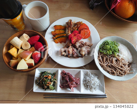 ひとくちグリルチキンとグリル野菜の盛り合わせプレートがメインの和風定食(山かけ・とろろ蕎麦セット) ひとくちグリルチキンとグリル野菜の盛り合わせプレートがメインの和風定食(山かけ・とろろ蕎麦セット) 134045822