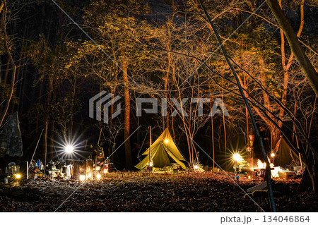 軍幕でグループキャンプ 134046864