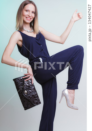 Fashion woman with handbag giving thumb up gesture 134047427