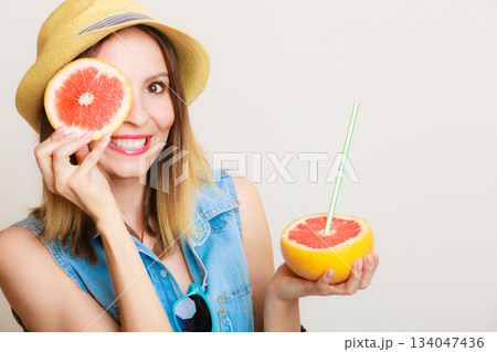 Summer girl tourist holding grapefruit citrus fruit Summer girl tourist holding grapefruit citrus fruit 134047436