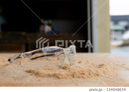 作業場の保護メガネ 134048634