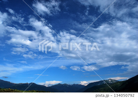 【山の風景】富山県・北アルプス・青空(太郎兵衛平) 【山の風景】富山県・北アルプス・青空(太郎兵衛平) 134050792