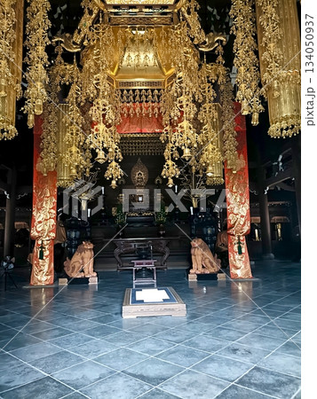 總持寺の仏殿の中にある釈迦牟尼如来 總持寺の仏殿の中にある釈迦牟尼如来 134050937