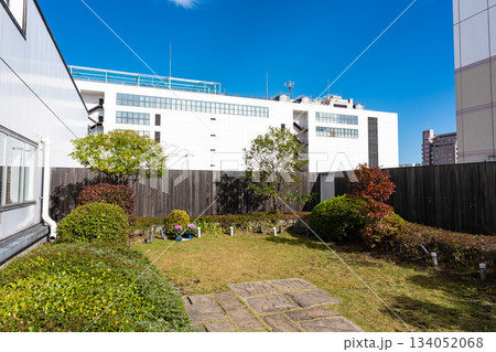 エキュート立川　屋上庭園手前を散策　東京都立川市柴崎町 134052068