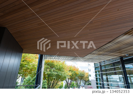 たましん美術館よこのエスカレーターの上から見た景色　東京都立川市緑町 134052353