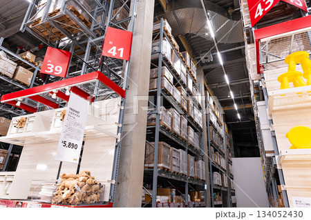 IKEA立川 巨大収納庫の商品が天井までびっしり 東京都立川市緑町 IKEA立川 巨大収納庫の商品が天井までびっしり 東京都立川市緑町 134052430