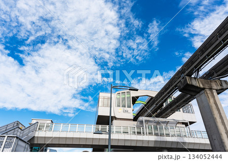 多摩モノレール 立飛駅を見上げる 東京都立川市泉町 多摩モノレール 立飛駅を見上げる 東京都立川市泉町 134052444