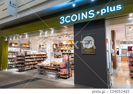 3COINS+plus ららぽーと立川立飛店　東京都立川市泉町 134052485