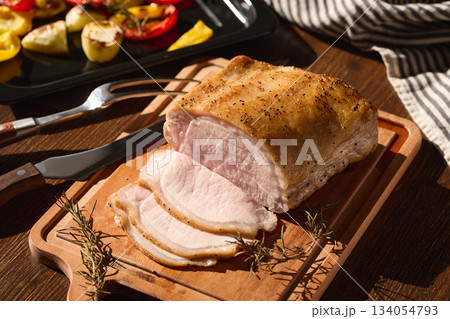 切り分けたローストポーク 134054793