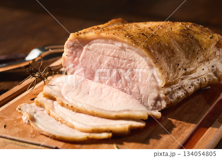 切り分けたローストポーク 134054805