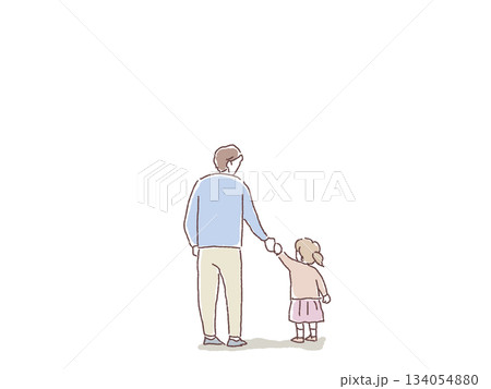 子供（小さい女の子）と手を繋ぐ男性（父親） 134054880