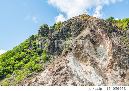 急峻な山(イメージ) 急峻な山(イメージ) 134056468