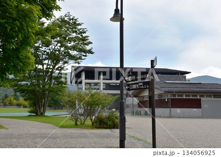 山梨県　山中湖交流プラザきららの散策路と道案内 134056925