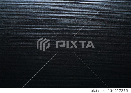 横筋の入った黒い陶板のテクスチャ 横筋の入った黒い陶板のテクスチャ 134057276