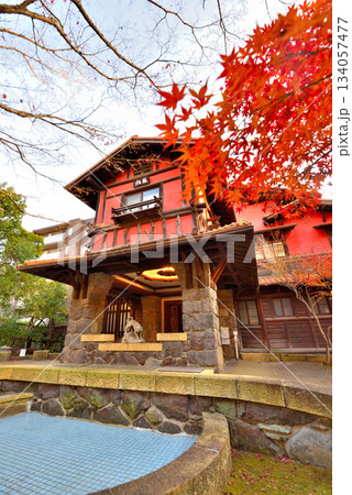 《愛知県》名古屋市 紅葉に包まれる秋の揚輝荘 《愛知県》名古屋市 紅葉に包まれる秋の揚輝荘 134057477