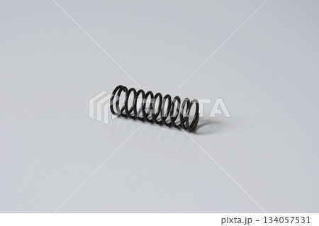 ばね 白背景 ばね 白背景 134057531