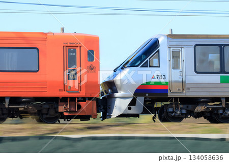 併結運転を行う783系特急電車(JR九州) 併結運転を行う783系特急電車(JR九州) 134058636