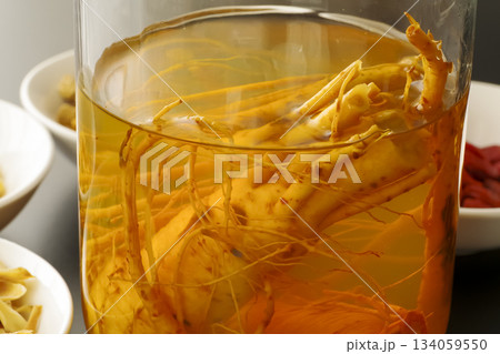 高麗人参の薬用酒と薬膳の食材 134059550