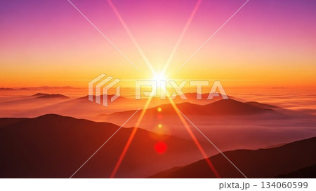 山の稜線から昇る美しい初日の出が輝く新年の風景写真 134060599