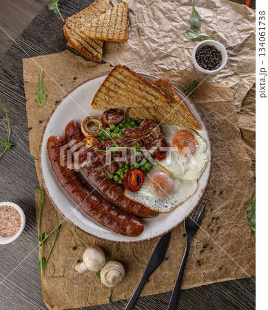 Hearty english breakfast plate Hearty english breakfast plate 134061738