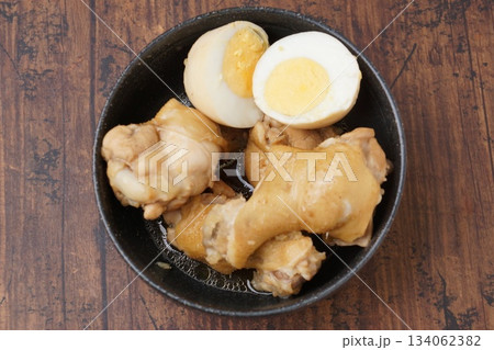 鶏の手羽元煮とゆで卵 鶏の手羽元煮とゆで卵 134062382