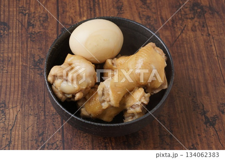 鶏の手羽元煮とゆで卵 鶏の手羽元煮とゆで卵 134062383