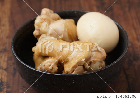 鶏の手羽元煮とゆで卵 鶏の手羽元煮とゆで卵 134062386