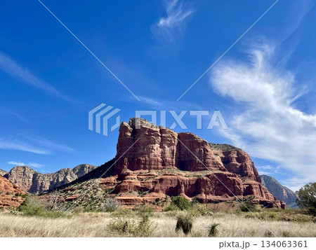 【アリゾナ州】セドナ カテドラルロックと青空の絶景 134063361