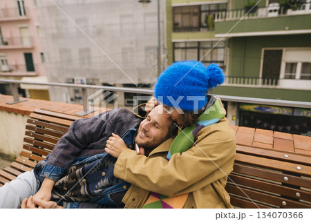 Intimate embrace with joyful partner on lively urban street 134070366