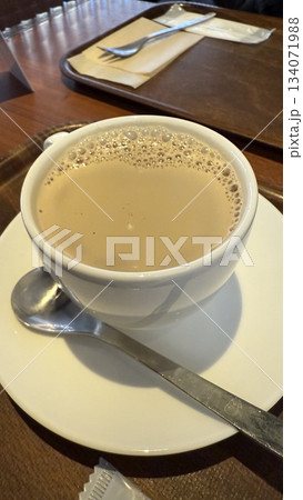 ホテルの朝食　カフェラテ 134071988
