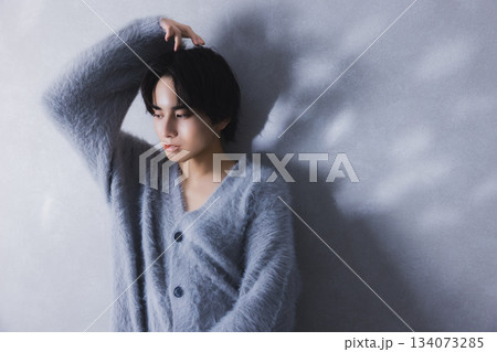 若い男性のポートレート　 134073285