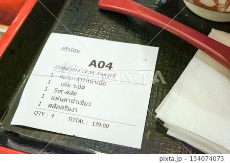 タイに出店している牛丼屋のセットメニューの伝票 134074073