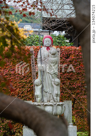 石仏ともみじ 石仏ともみじ 134074215