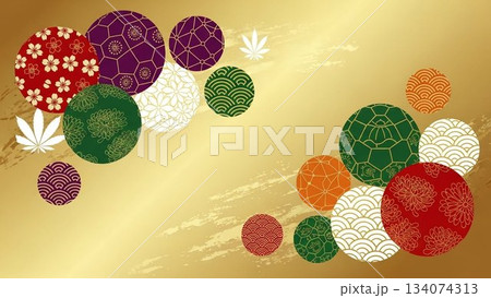 金色背景に和風の丸文様が散りばめられた華やかなデザイン素材 134074313